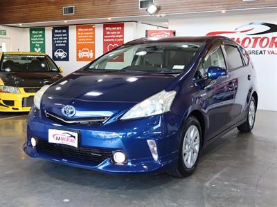 2012 Toyota Prius Alpha - Thumbnail