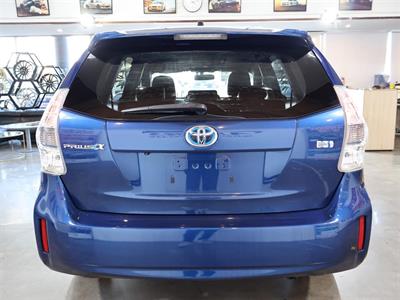 2012 Toyota Prius Alpha - Thumbnail