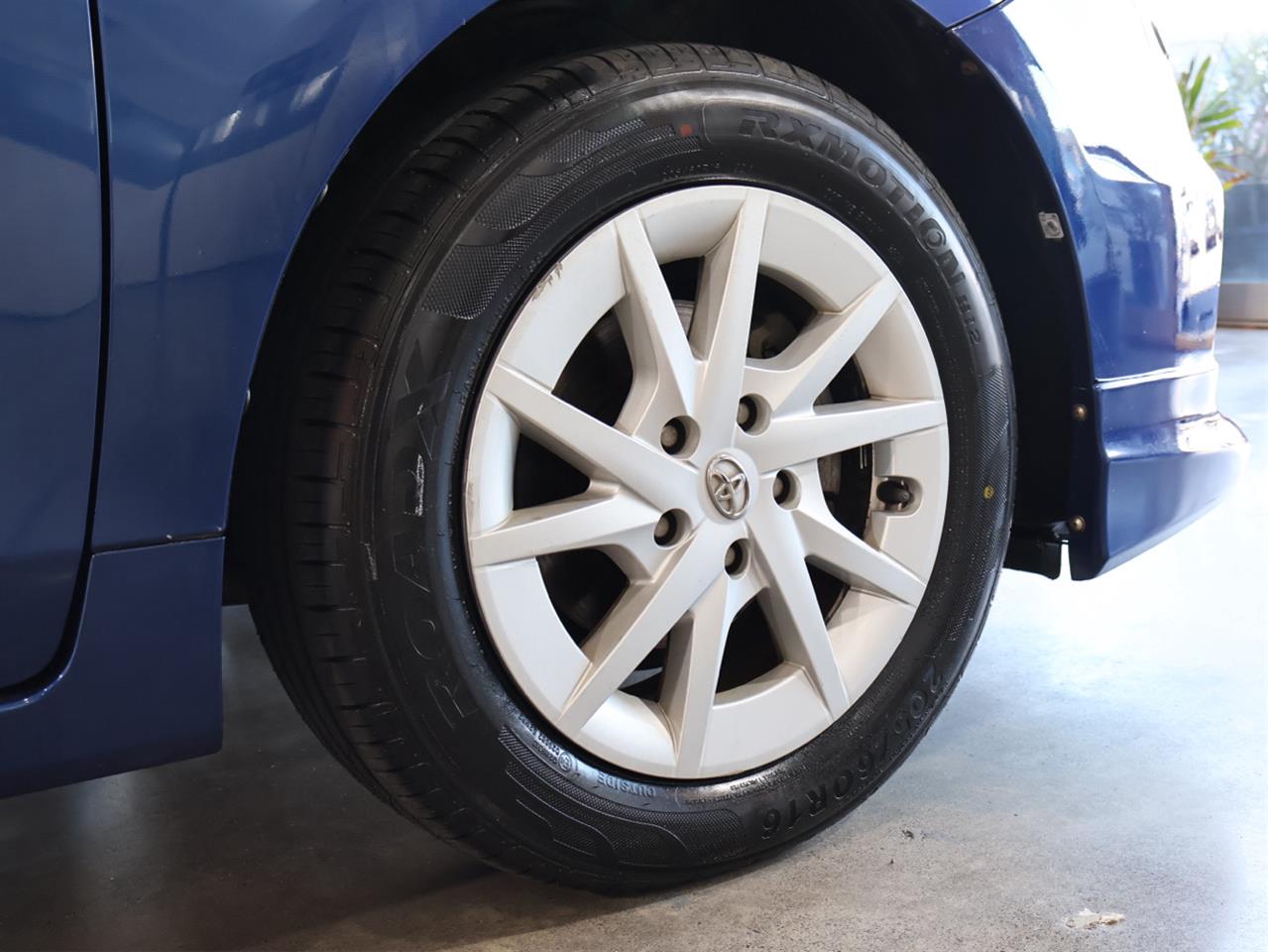 2012 Toyota Prius Alpha