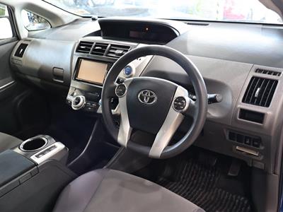 2012 Toyota Prius Alpha - Thumbnail