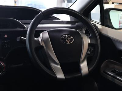 2012 Toyota Aqua - Thumbnail
