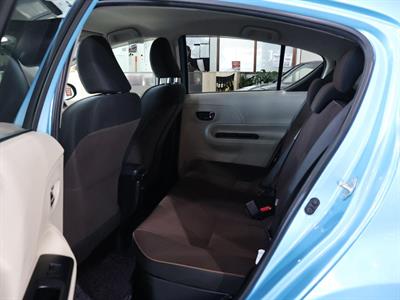 2012 Toyota Aqua - Thumbnail