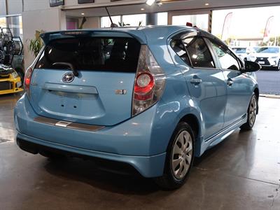 2012 Toyota Aqua - Thumbnail