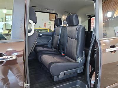 2015 Nissan Serena - Thumbnail