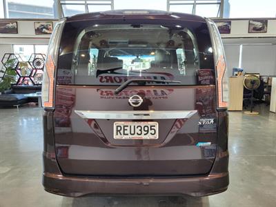 2015 Nissan Serena - Thumbnail