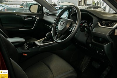 2019 Toyota RAV4 - Thumbnail