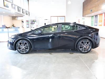 2023 Toyota Prius - Thumbnail