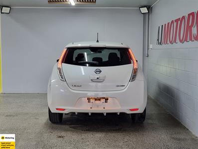 2016 Nissan Leaf - Thumbnail