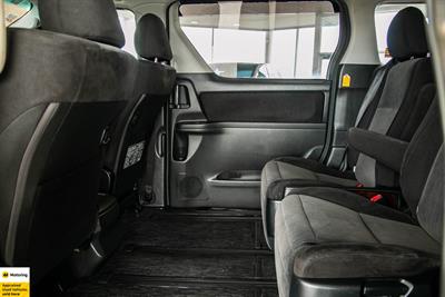 2012 Toyota Vellfire - Thumbnail