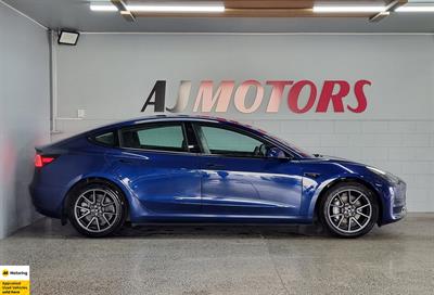 2021 Tesla Model 3 - Thumbnail