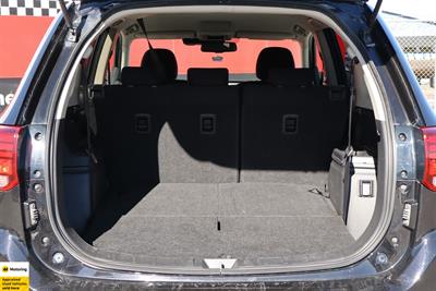 2022 Mitsubishi Outlander - Thumbnail