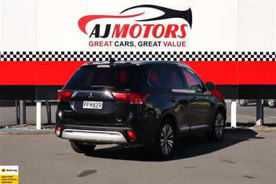 2022 Mitsubishi Outlander - Thumbnail