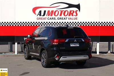 2022 Mitsubishi Outlander - Thumbnail