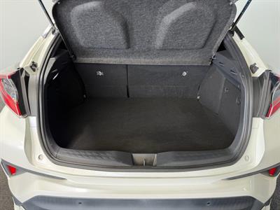 2017 Toyota C-HR - Thumbnail