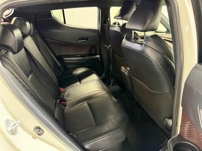 2017 Toyota C-HR - Thumbnail