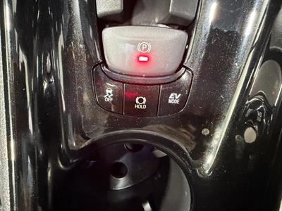 2017 Toyota C-HR - Thumbnail