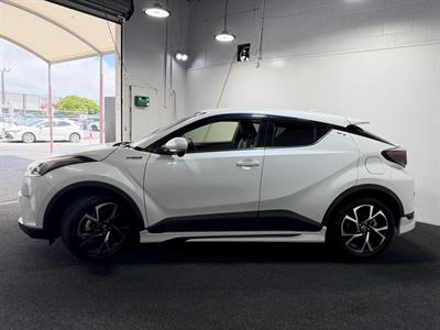 2017 Toyota C-HR - Thumbnail