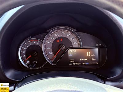 2015 Toyota Vitz - Thumbnail