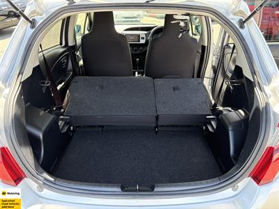 2015 Toyota Vitz - Thumbnail