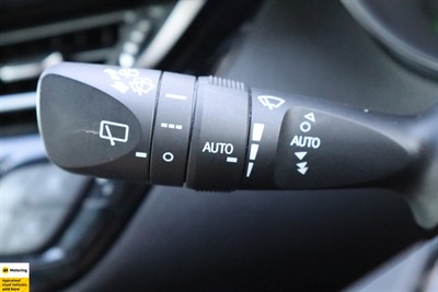 2017 Toyota C-HR - Thumbnail