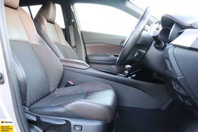 2017 Toyota C-HR - Thumbnail