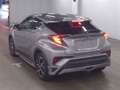 2017 Toyota C-HR - Thumbnail