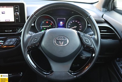 2017 Toyota C-HR - Thumbnail