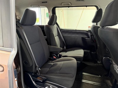 2015 Toyota Noah - Thumbnail