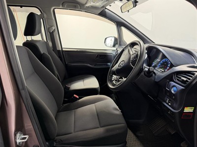 2015 Toyota Noah - Thumbnail