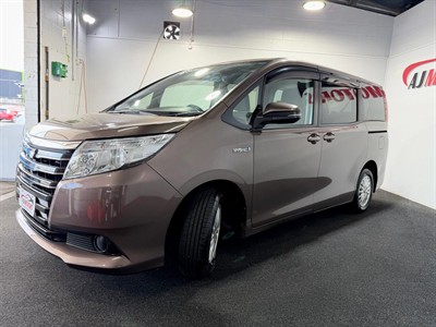 2015 Toyota Noah - Thumbnail