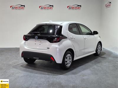 2021 Toyota Yaris - Thumbnail