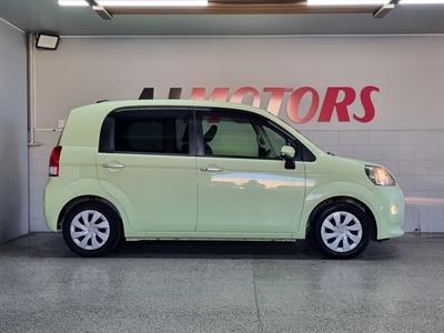 2015 Toyota Porte - Thumbnail