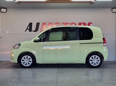 2015 Toyota Porte - Thumbnail