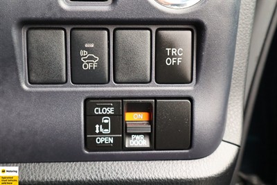 2014 Toyota Voxy - Thumbnail