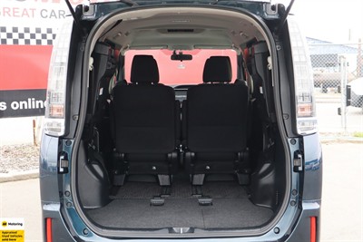 2014 Toyota Voxy - Thumbnail