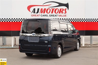 2014 Toyota Voxy - Thumbnail