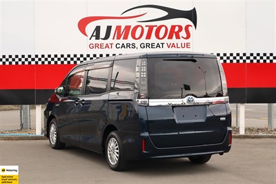 2014 Toyota Voxy - Thumbnail