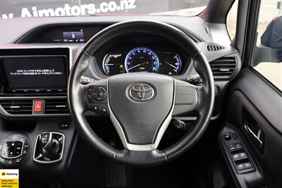 2014 Toyota Voxy - Thumbnail