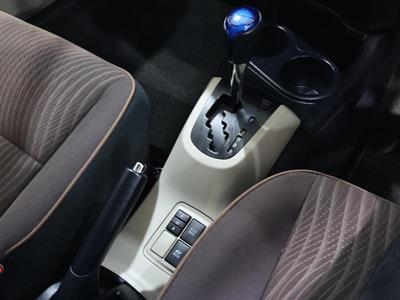 2012 Toyota Aqua - Thumbnail