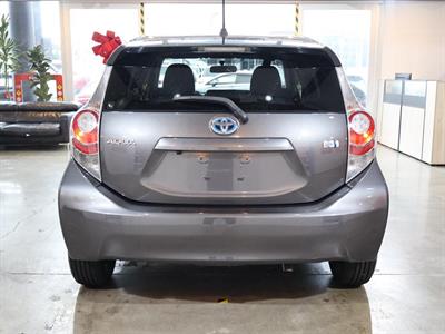 2012 Toyota Aqua - Thumbnail