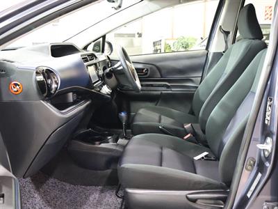 2015 Toyota Aqua - Thumbnail