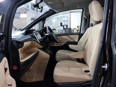 2015 Toyota Noah - Thumbnail