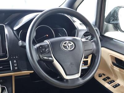2015 Toyota Noah - Thumbnail
