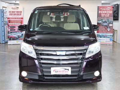 2015 Toyota Noah - Thumbnail