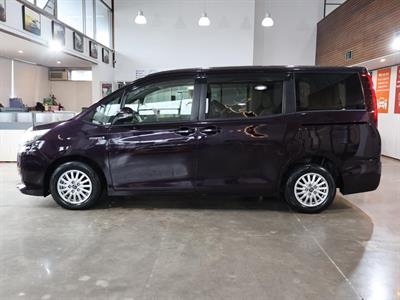 2015 Toyota Noah - Thumbnail