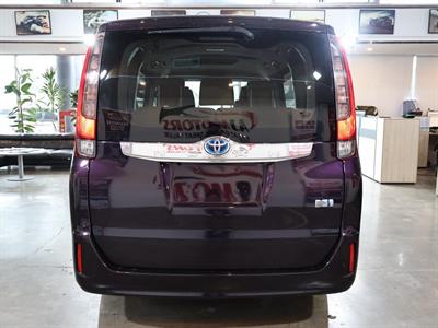 2015 Toyota Noah - Thumbnail