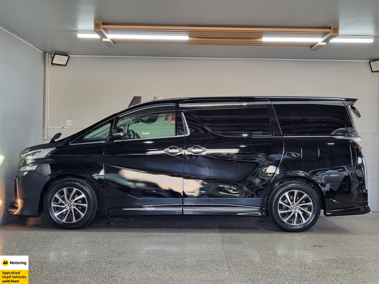 2015 Toyota Vellfire