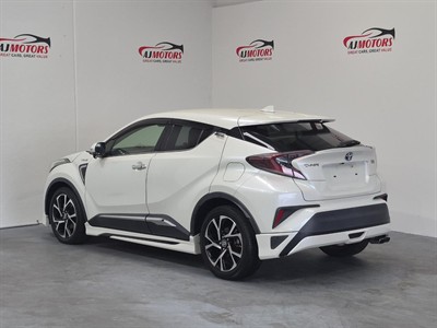 2017 Toyota C-HR - Thumbnail
