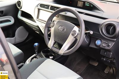 2012 Toyota Aqua - Thumbnail
