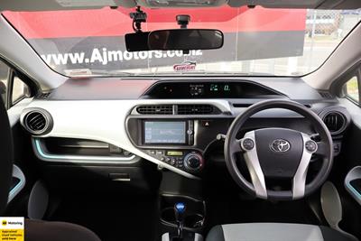 2012 Toyota Aqua - Thumbnail